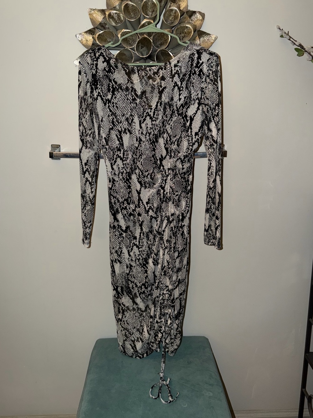 bebe Snake Print Long Sleeve Midi Dress - Black & White